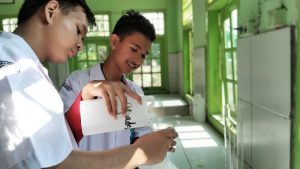 SMA di Tangerang Buat Hand Sanitizer Menggunakan Potensi Lokal Daun Kersen