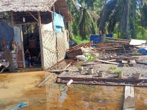 Dihantam Banjir, Rumah Ani Ambruk