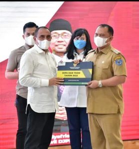 Gubsu Serahkan DIPA dan TKDD Labuhanbatu