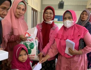 FJPI Sumut Salurkan 125 Paket Sembako pada Perempuan Terdampak Covid-19