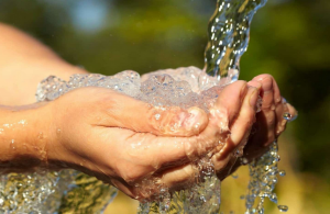Puluhan Ribu Desa di Indonesia Tak Miliki Akses Air Minum