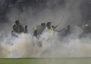 Polisi yang Perintahkan Tembak Gas Air Mata di Tragedi Kanjuruhan Dituntut 3 Tahun Penjara