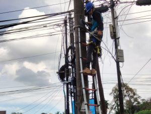 PLN Icon Plus Regional Sumatera Bagian Utara Laksanakan Perapihan Kabel