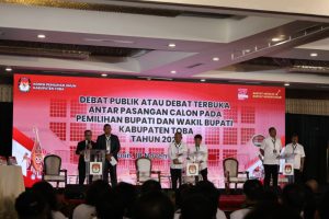 Debat Publik Pilbub Toba Berjalan Lancar, Pjs Bupati Toba Apresiasi KPUD dan Ketiga Paslon