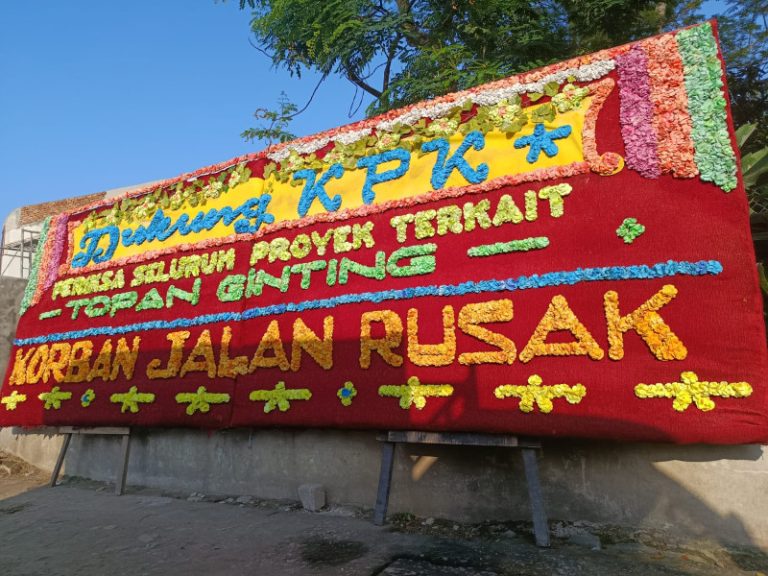 Papan Bunga Terima Kasih KPK Bermunculan Usai Topan Ginting Ditangkap