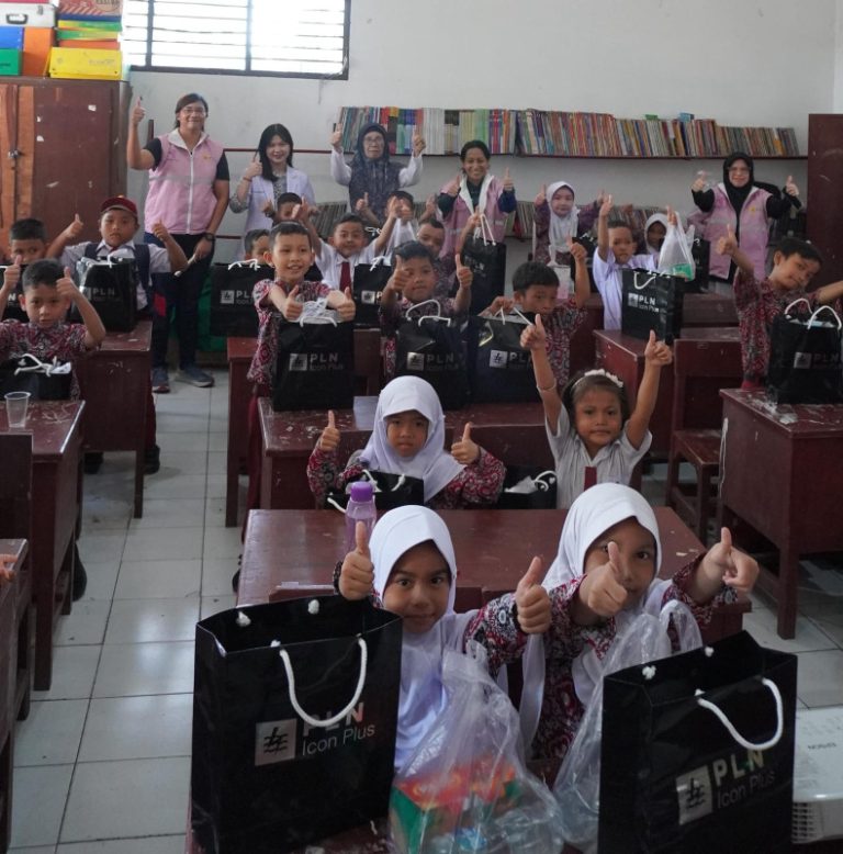 Srikandi PLN Icon Plus SBU Regional Sumbagut  Rayakan Hari Anak Nasional Bersama Sekolah UPT SDN 068085