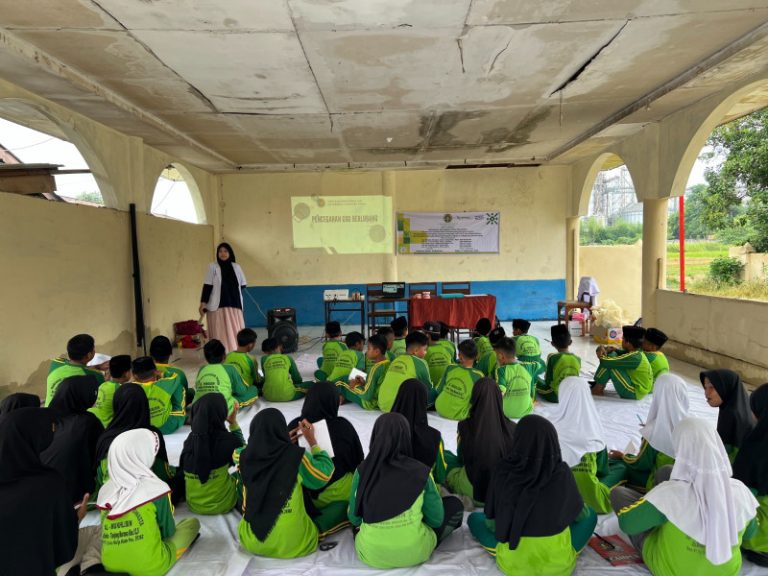 PPDGS Konservasi Gigi FKG USU Pengabdian Masyarakat di Pesantren Modern Al-Mukhlisin Deliserdang
