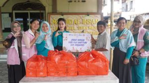 Tunjukkan Kepedulian, Srikandi PLN Icon Plus Kolaborasi Dalam Jumat Berkah