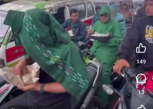 Antrean Mengular, Pengemudi Menginap di SPBU Demi Bisa Isi BBM