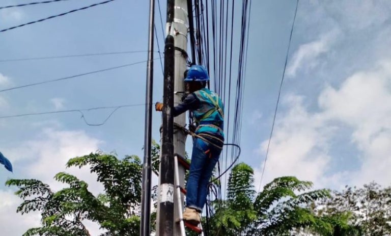 Siaga Ramadan, PLN Icon Plus Sumbagut Lakukan Pemeliharaan Jaringan Fiber Optik