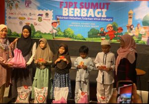 FJPI Sumut Bagikan Sembako dan THR ke Puluhan Anak Yatim di Medan